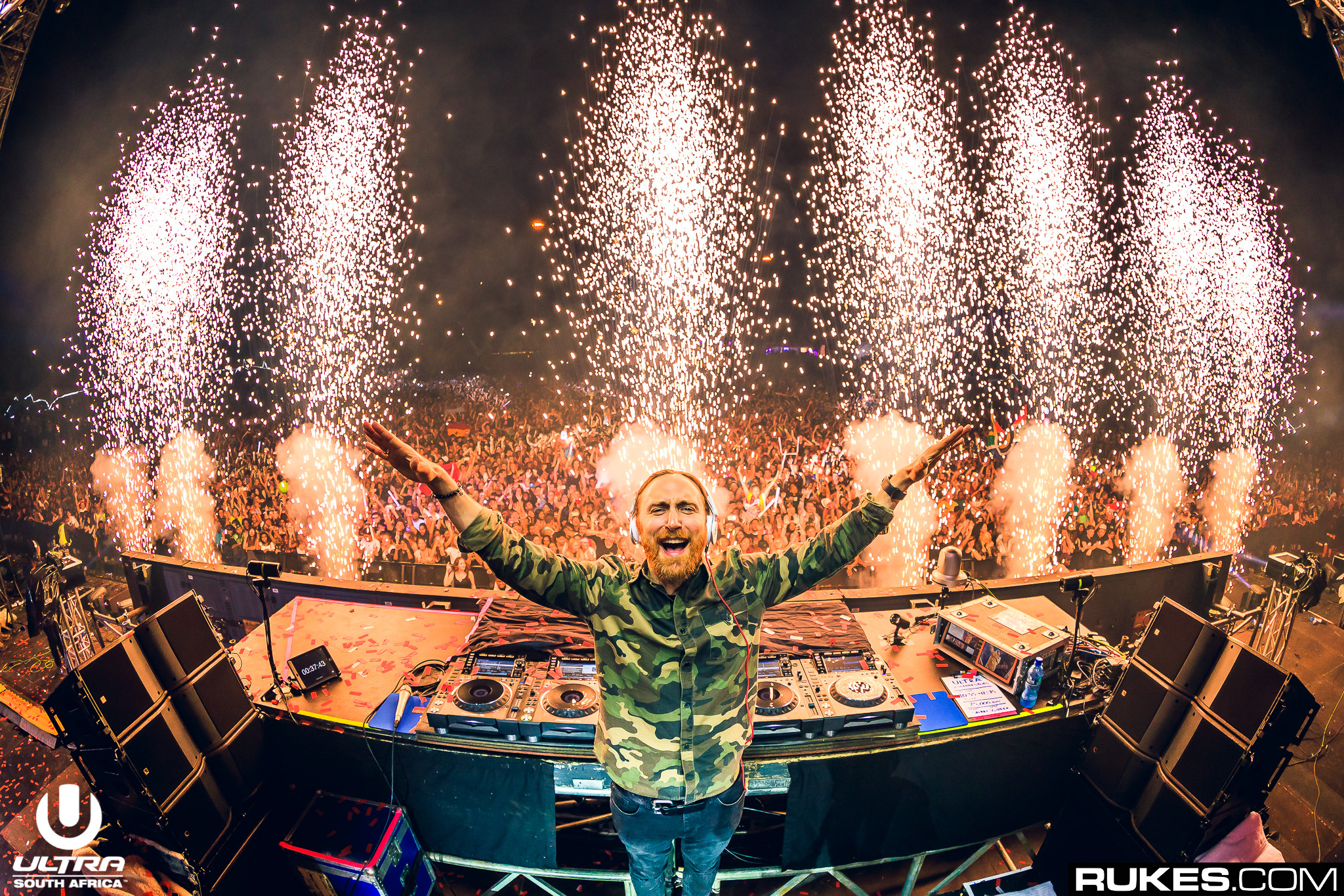 David Guetta flames