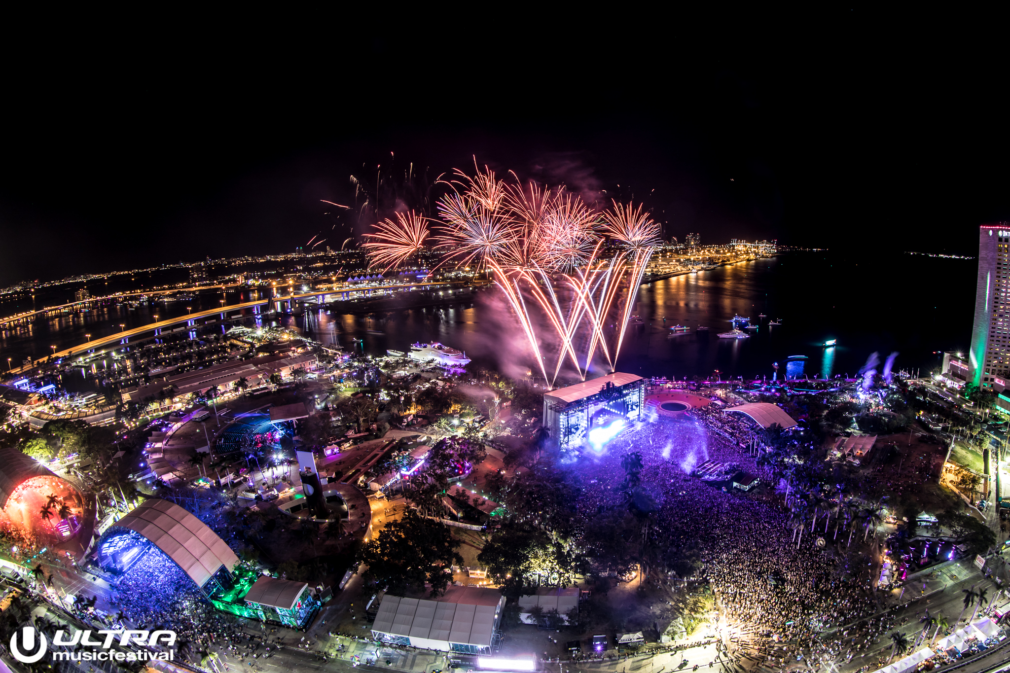 ultra high shot crowd main stage