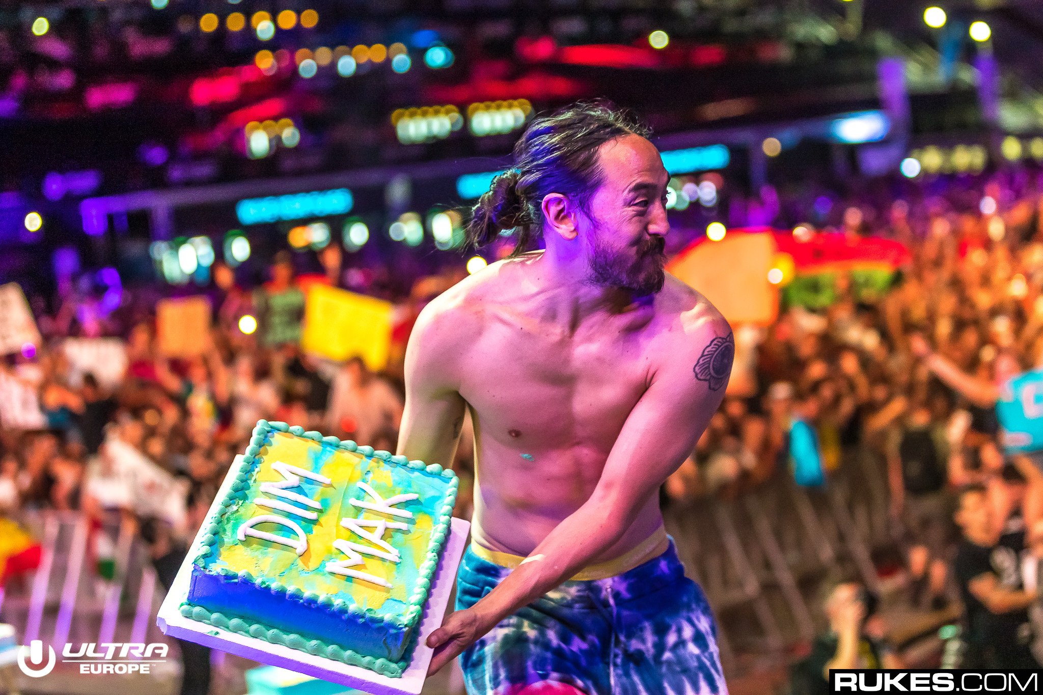 steve aoki cake