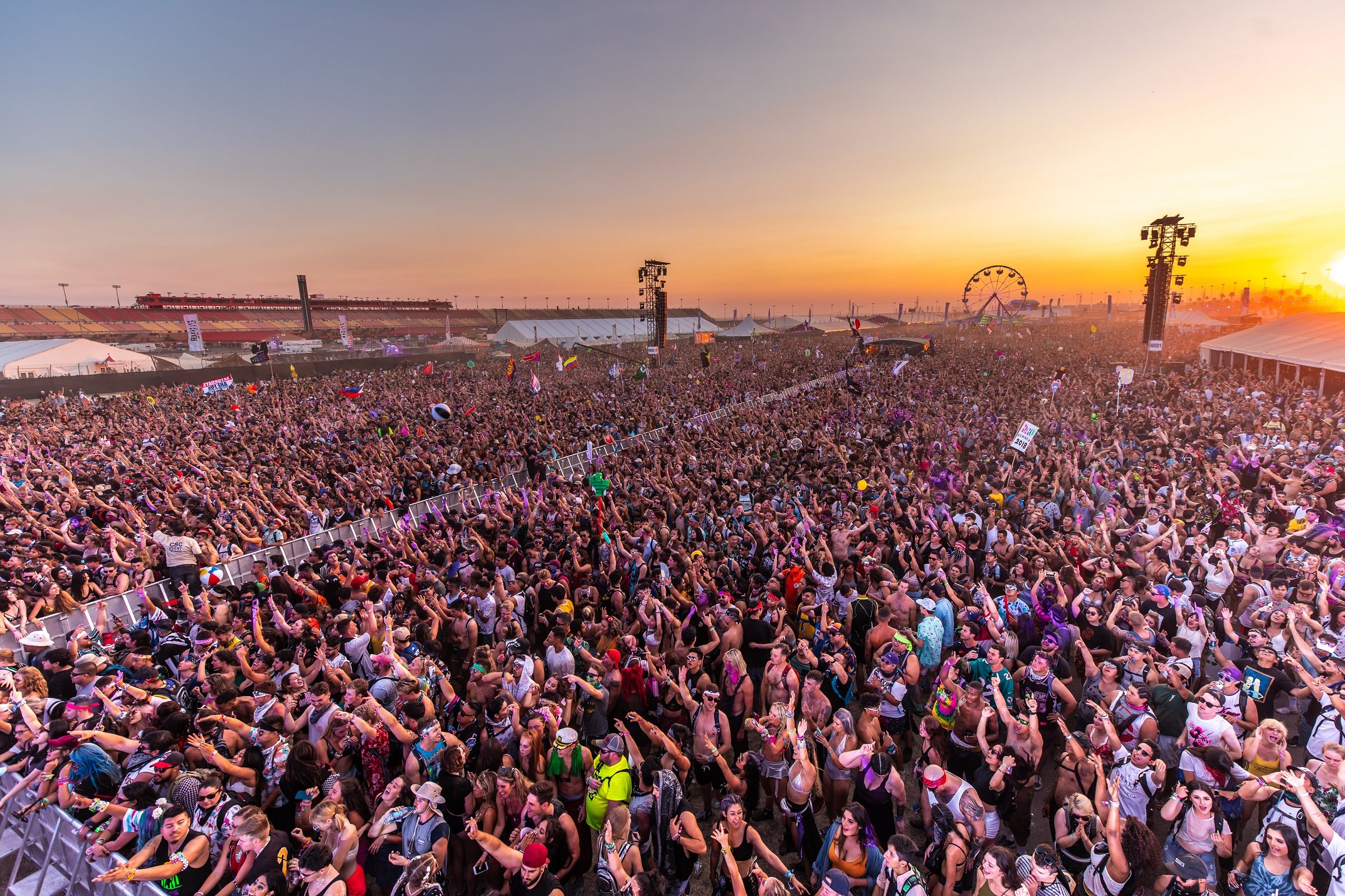 hard summer crowd