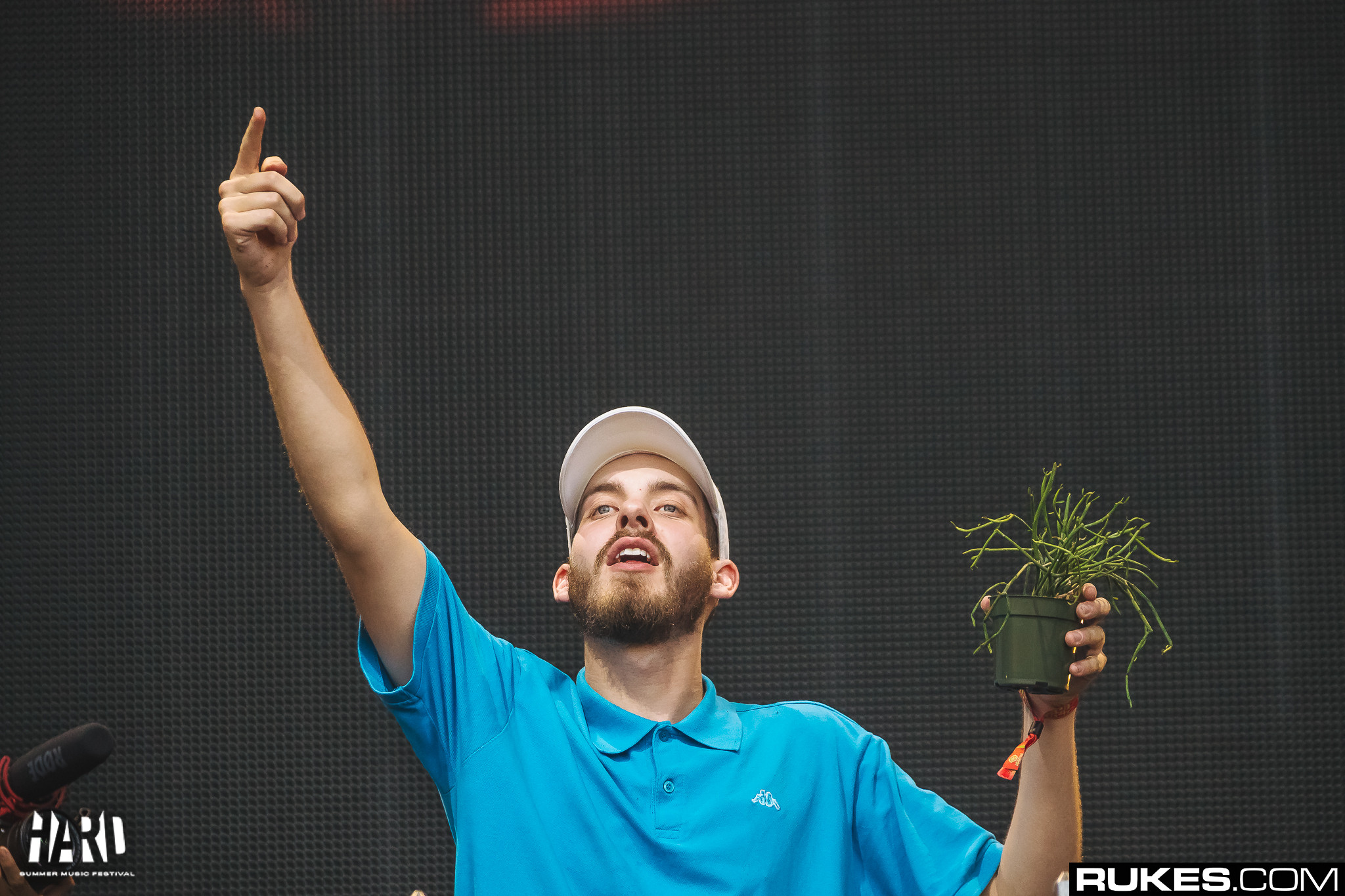 san holo